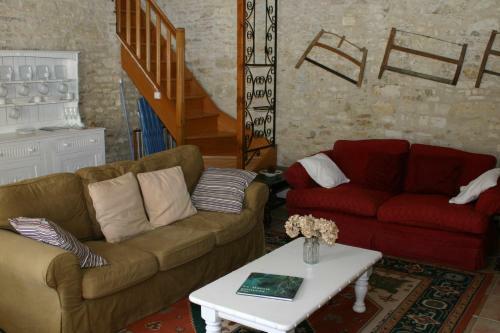 3 Bed Gite With Private Pool & Garden In Nantille