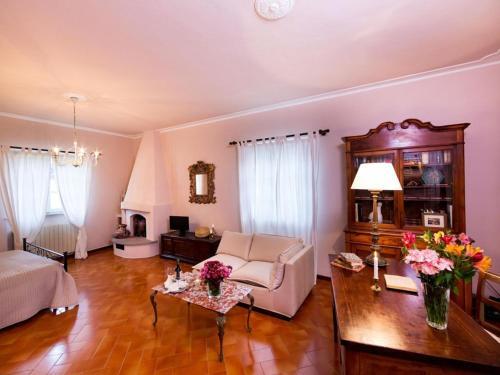 Rustic Holiday Home Near Cortona With Private Swimming Pool