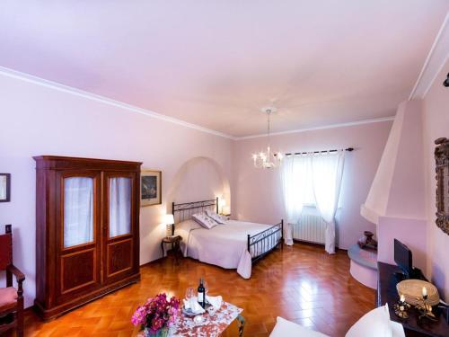 Rustic Holiday Home Near Cortona With Private Swimming Pool