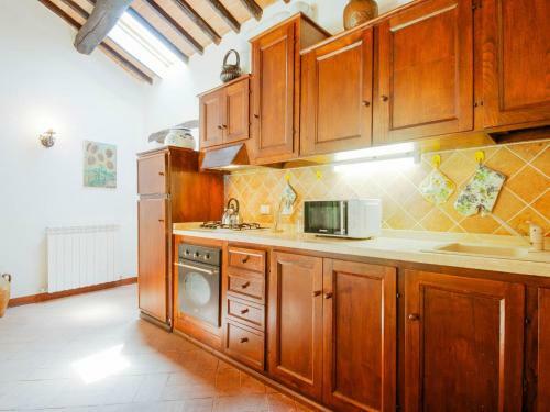 Rustic Farmhouse In Cortona With Private Garden