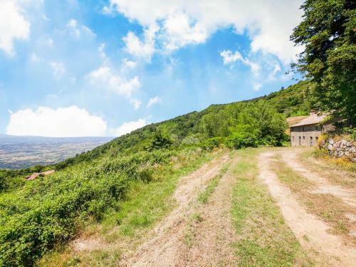 Rustic Farmhouse In Cortona With Private Garden