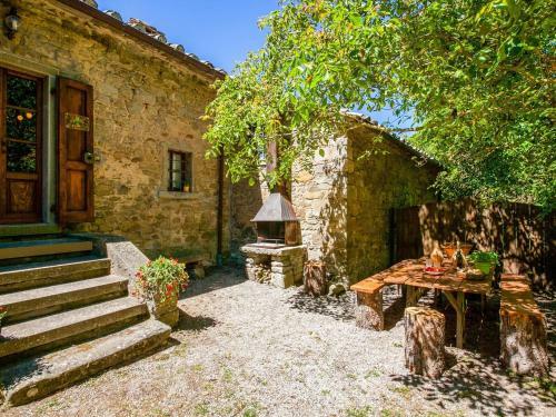 Rustic Farmhouse In Cortona With Private Garden