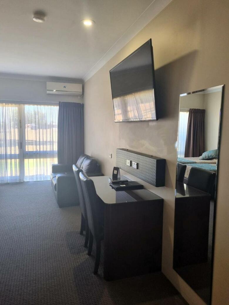 Australian Homestead Motor Lodge
