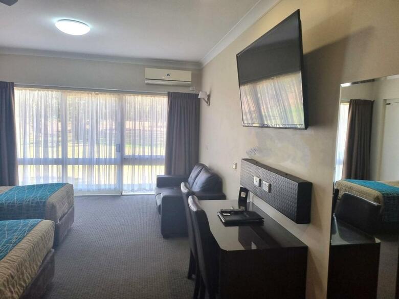 Australian Homestead Motor Lodge