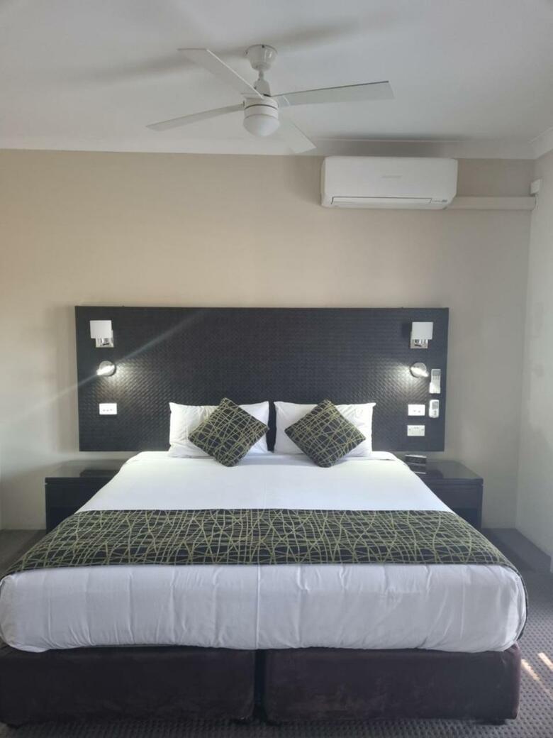 Australian Homestead Motor Lodge