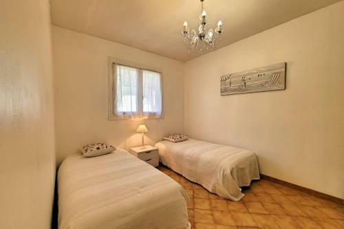 Beautiful House For 8 With Garden And Pool