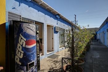 Pavilions Motel