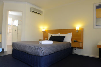 Hamilton Town House Motel