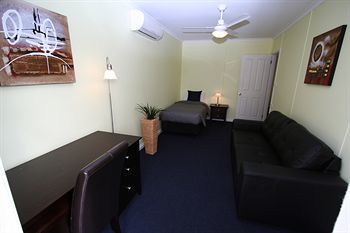 Hamilton Town House Motel