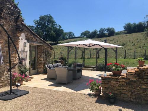 Characterful 3-bed House In Saint-ythaire