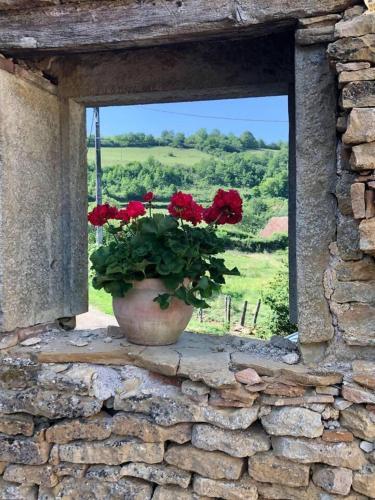 Characterful 3-bed House In Saint-ythaire