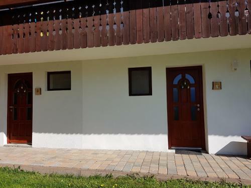 Hostal Vaznik Farm House Apartments