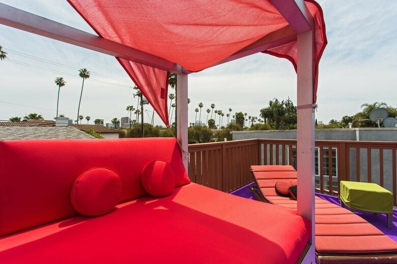 Beverly Hills Modern Guesthouse