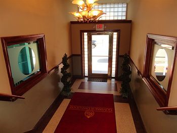 The Governor Dinwiddie Hotel
