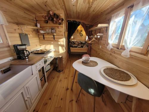 Les Roulottes Du Pont Des Charrettes