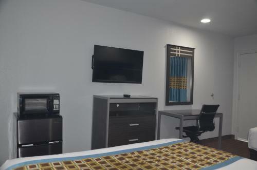 Motel Travelers Inn & Suites