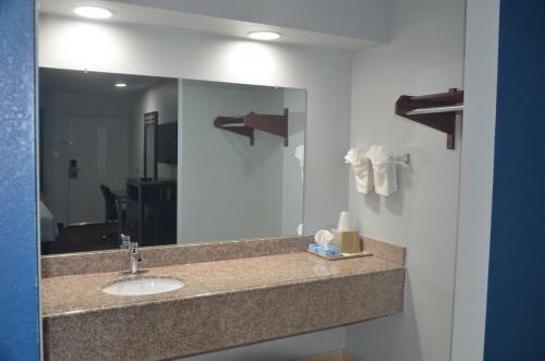 Motel Travelers Inn & Suites