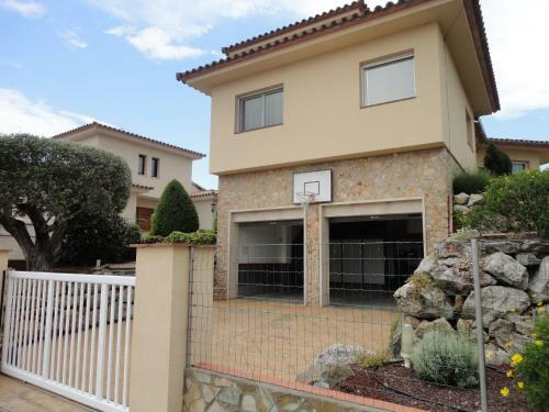 Modern Villa In Les Corts With Pool