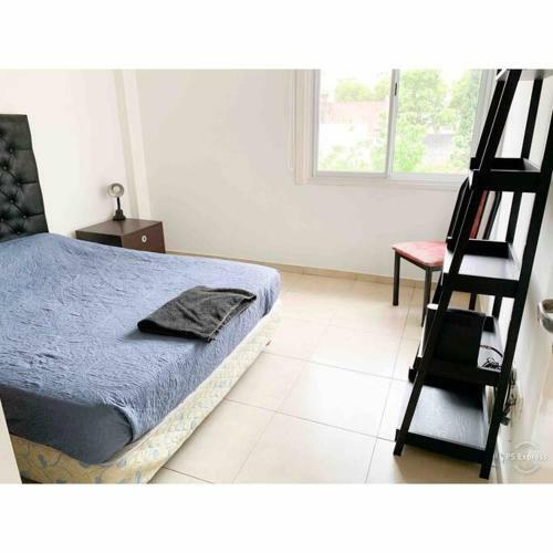 Apartamento Departamento Amueblado, Zona Centro Con Cochera.