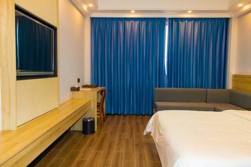 G.c Royal Hotel