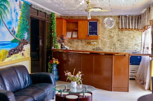 Airport Side Hotel
