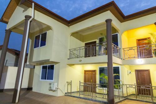 Hostal Luxury 4 Bedroom House In Spintex, Accra
