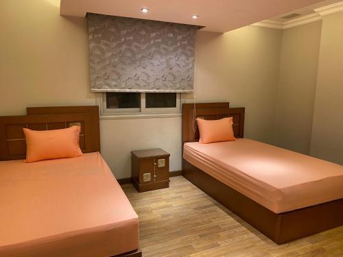 Modern Design & Large Apartment In Front Of Giza Pyramids