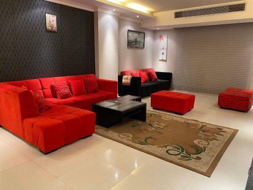 Modern Design & Large Apartment In Front Of Giza Pyramids