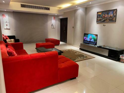 Modern Design & Large Apartment In Front Of Giza Pyramids