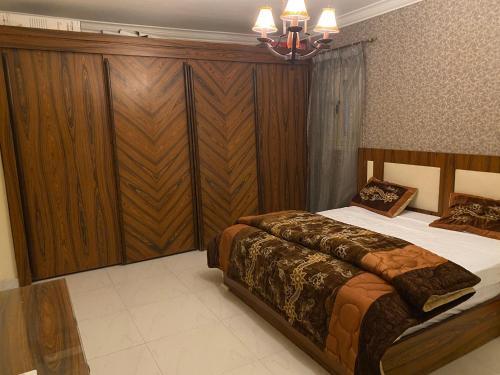 Modern Design & Large Apartment In Front Of Giza Pyramids