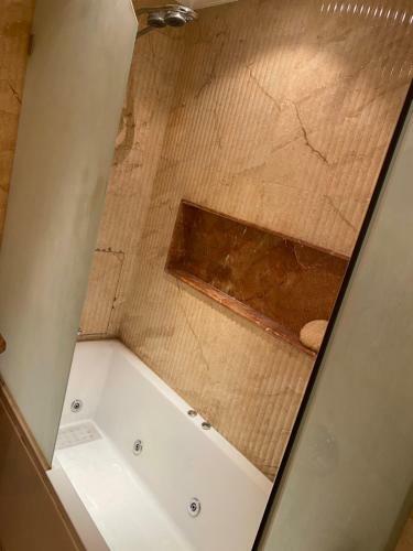 Modern Design & Large Apartment In Front Of Giza Pyramids