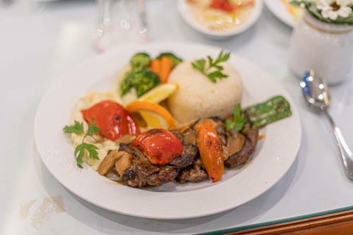 Nine Pyramids View Hotel