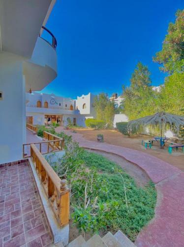 Hotel New Happy Land