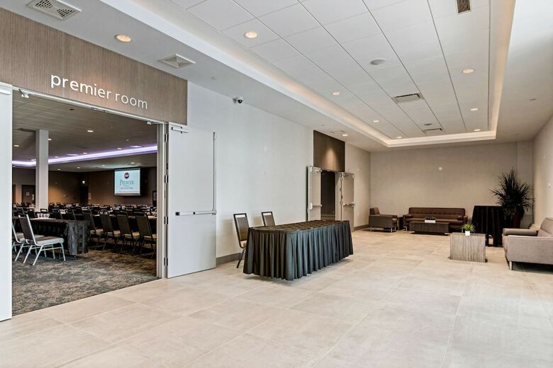Coast Plaza Hotel And Conference Center