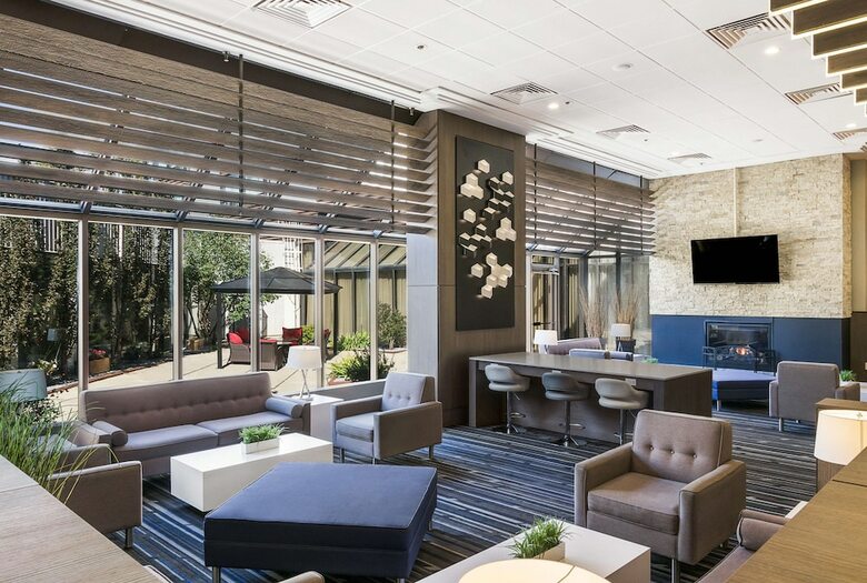 Coast Plaza Hotel And Conference Center