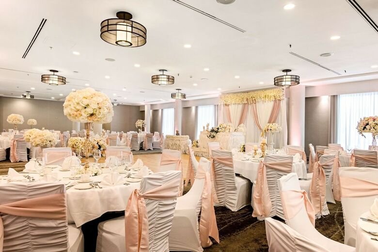 Coast Plaza Hotel And Conference Center