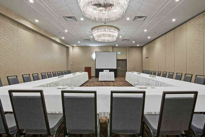 Coast Plaza Hotel And Conference Center