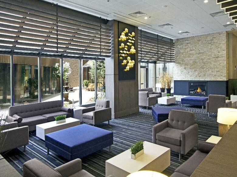 Coast Plaza Hotel And Conference Center