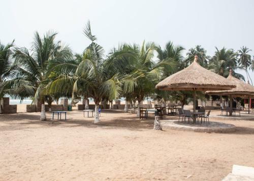 Bed & Breakfast Travellers Beach Resort