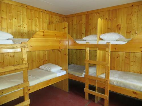 Hi-rampart Creek Hostel