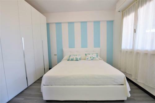Apartamento Grande Terrazzo E Parcheggio Privato, 350 M Dalla Spiaggia