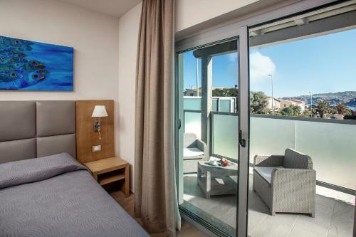Hostal Capotesta Luxury Rooms