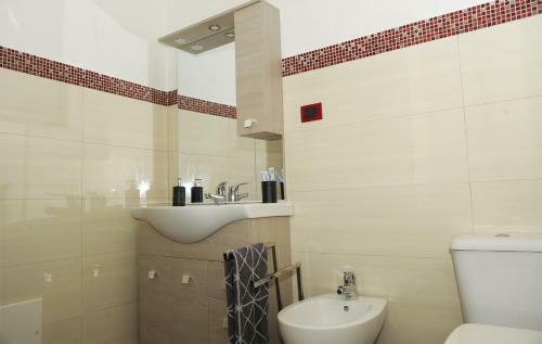 Lovely Piazza Santa Maria Apartment