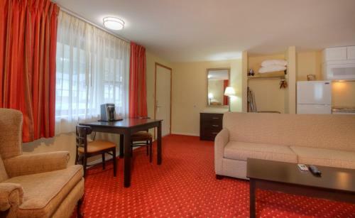Motel Colonial Village Resort