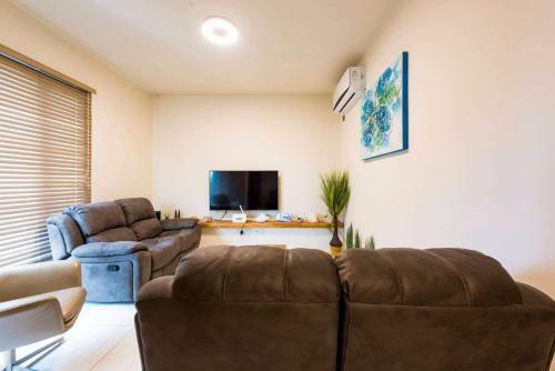 Luxury Westwood Apartment+pool