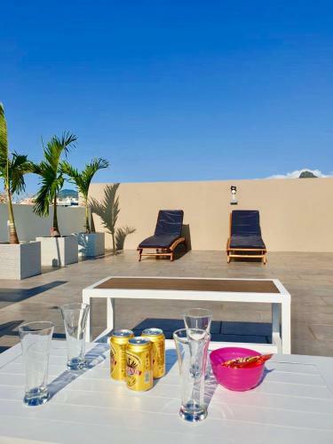 Luxury Westwood Apartment+pool