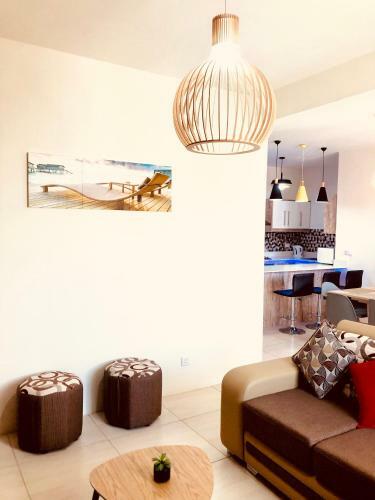 Luxury Westwood Apartment+pool