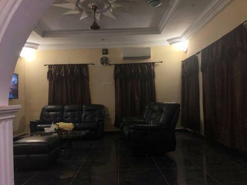 Cozy 3-bedroom Villa In Kwabenya