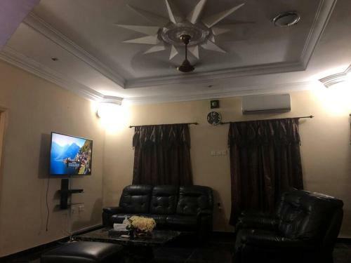 Cozy 3-bedroom Villa In Kwabenya