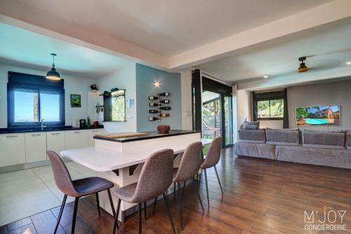 Villa Cardinal ? La Villa Aux Touches Color�es